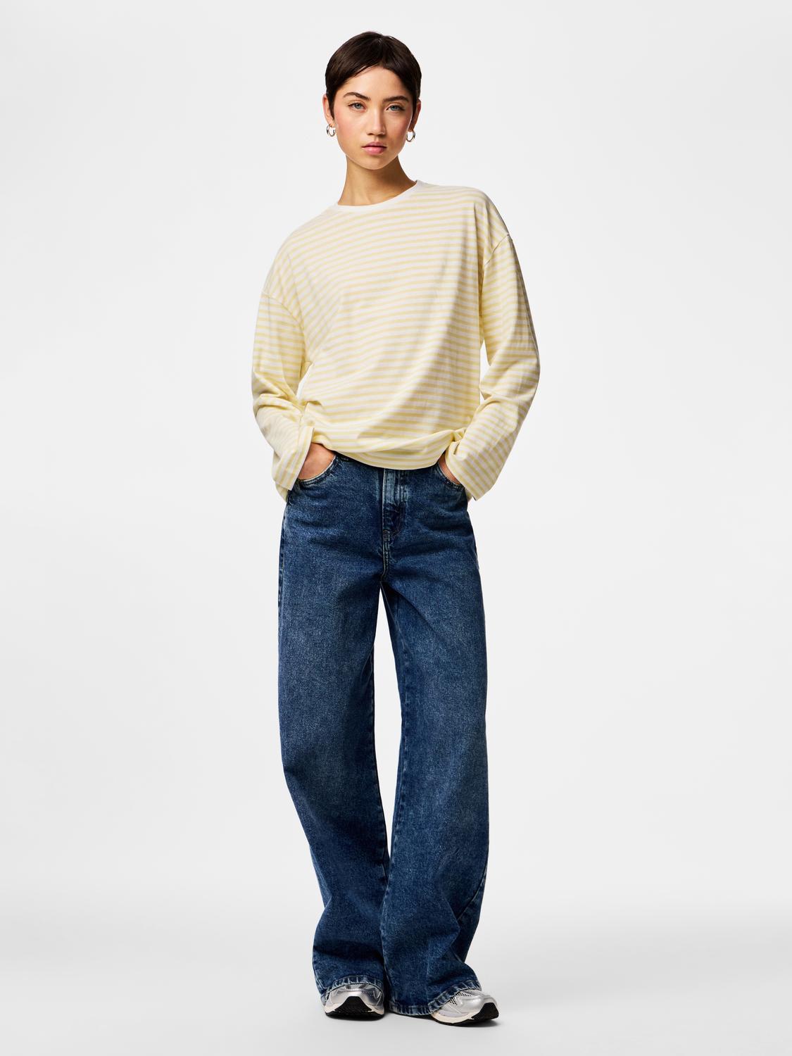 model_shot-front_full